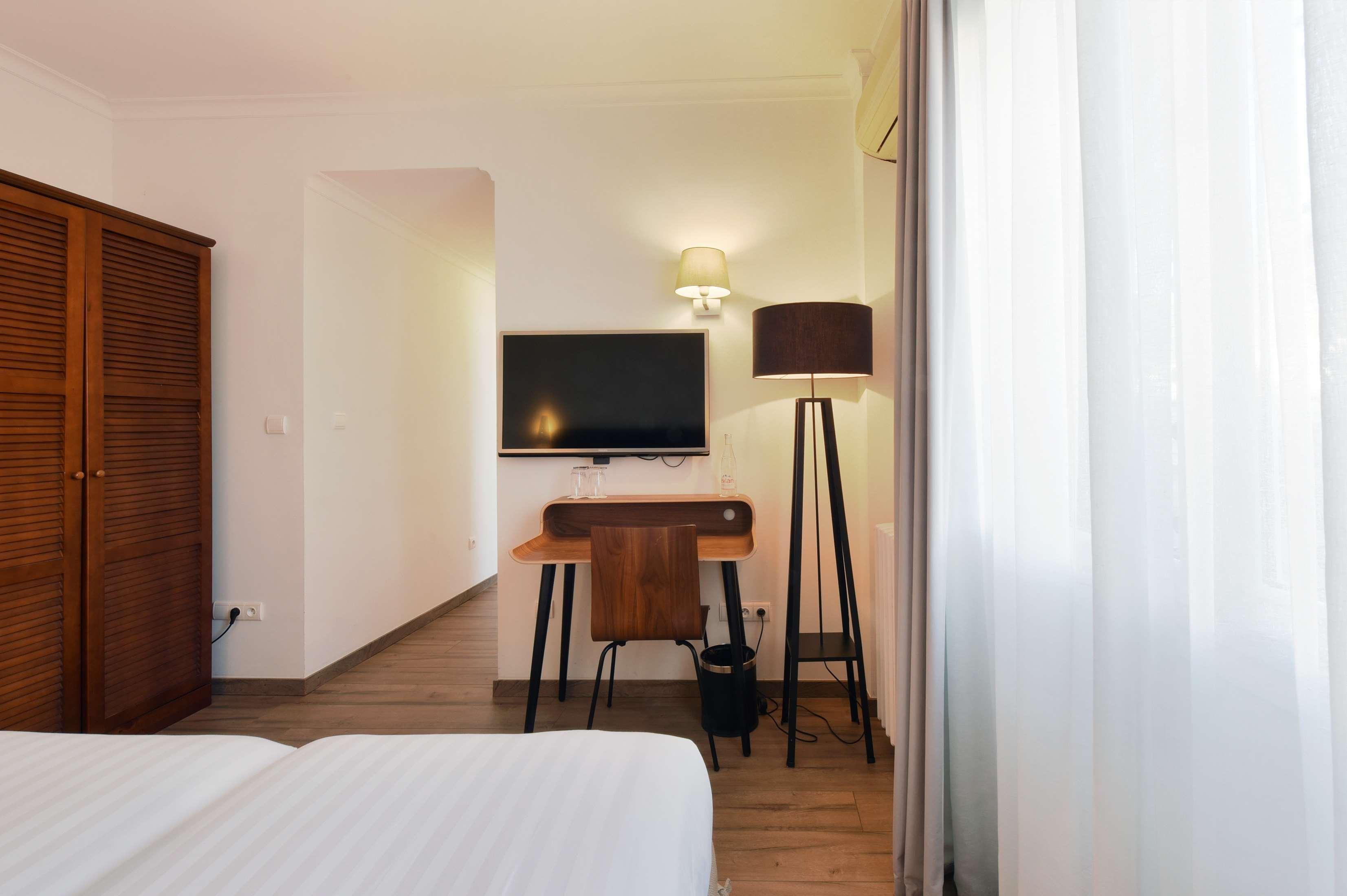 Best Western Plus La Corniche Тулон Екстериор снимка