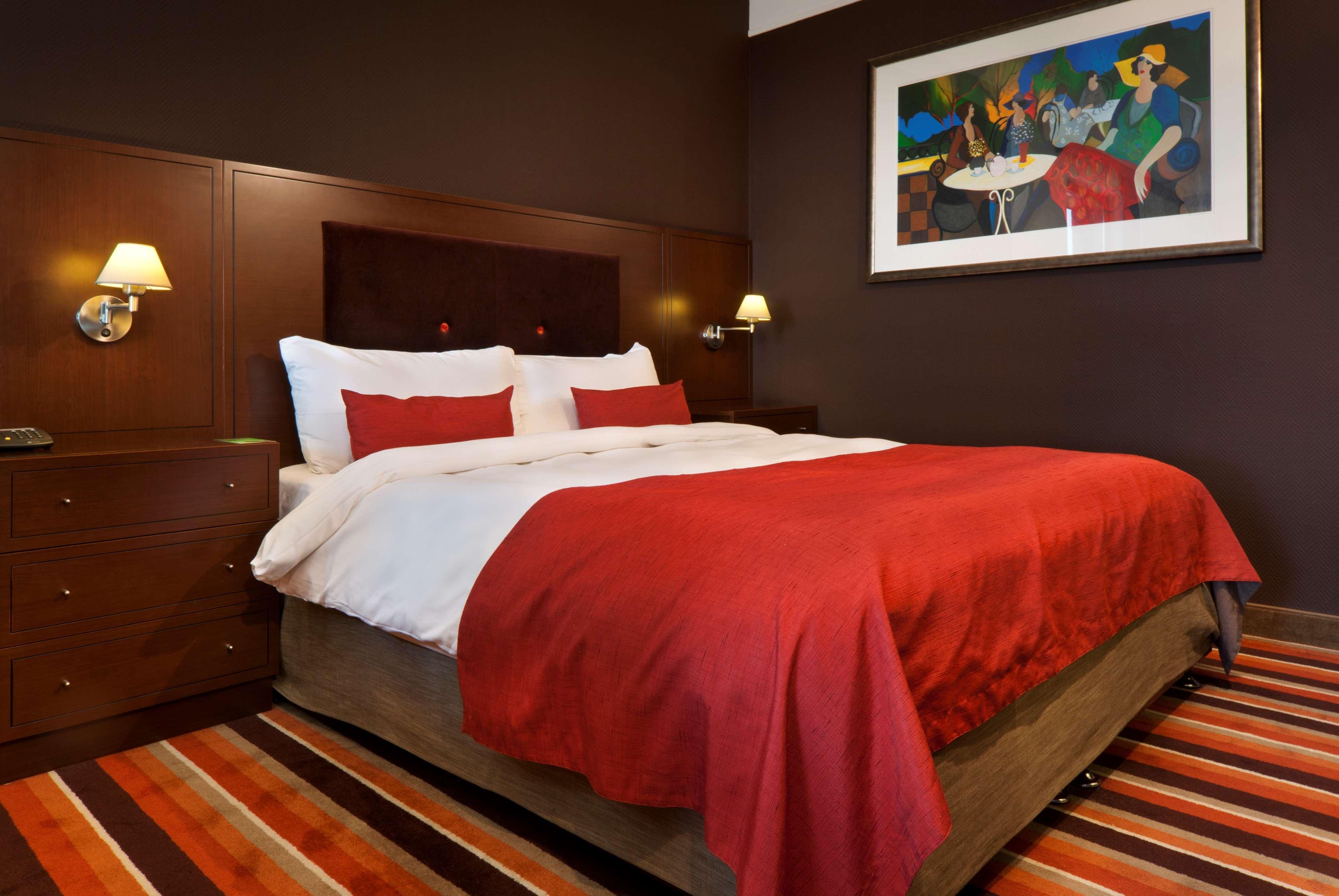 Best Western Plus La Corniche Тулон Екстериор снимка