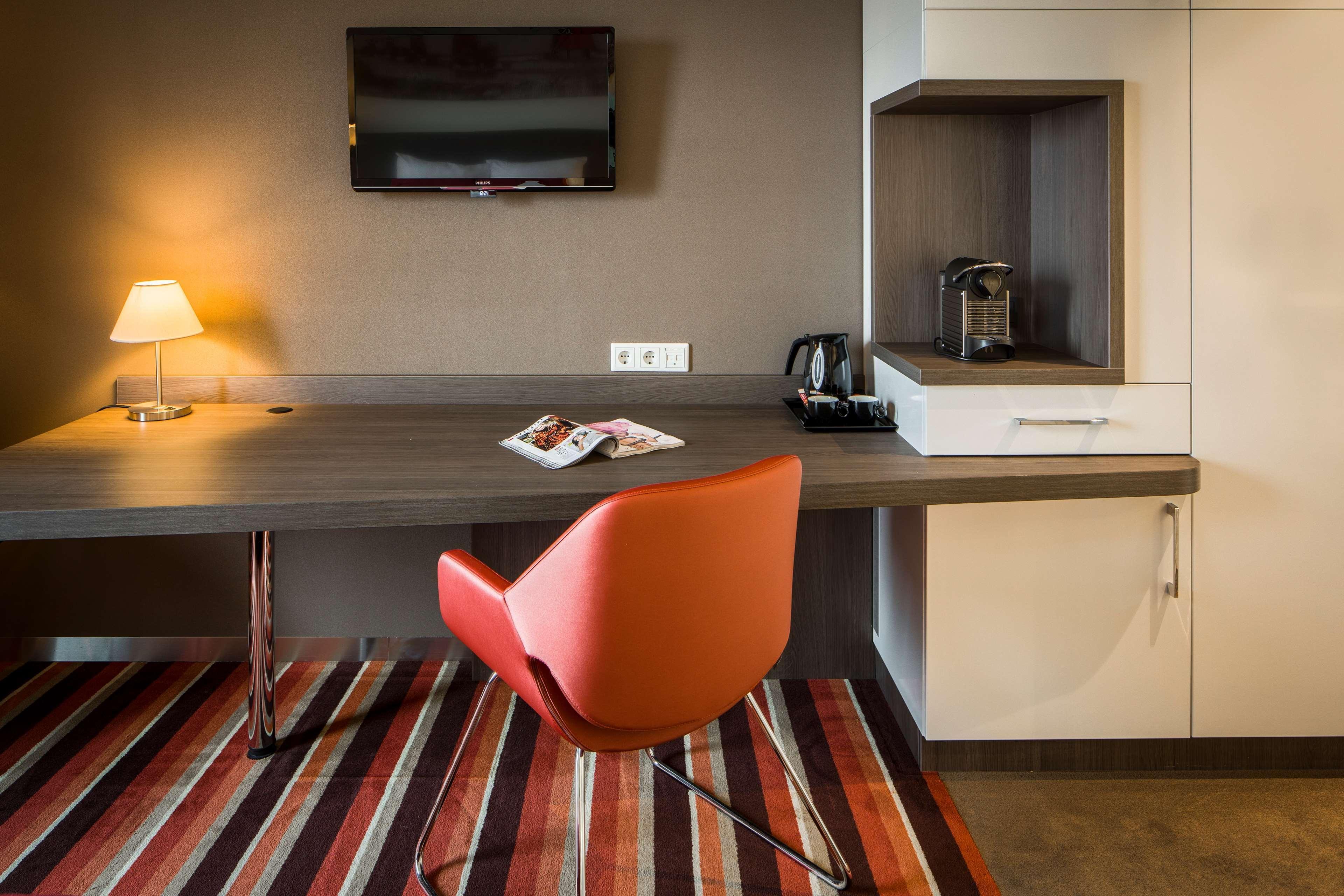 Best Western Plus La Corniche Тулон Екстериор снимка