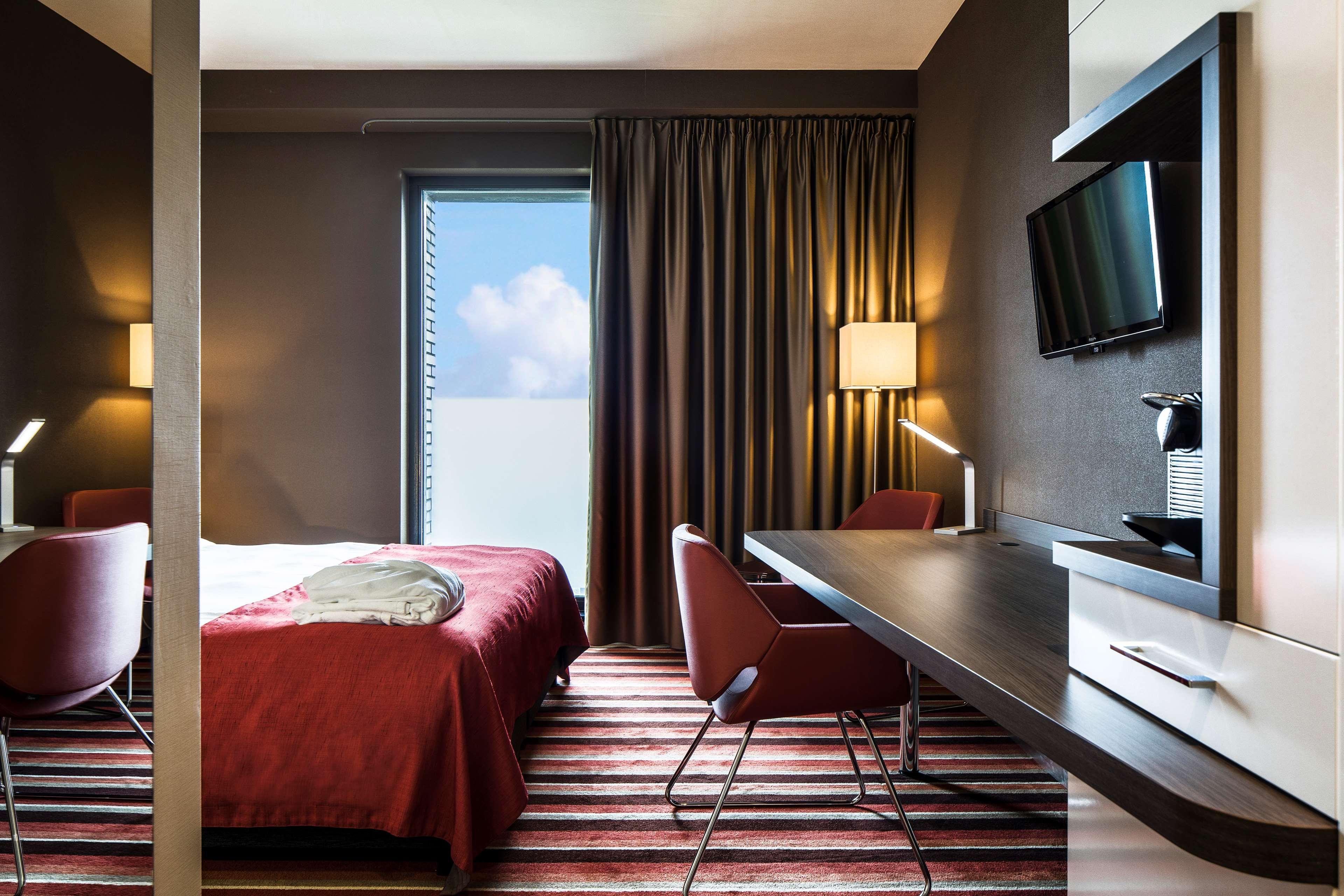 Best Western Plus La Corniche Тулон Екстериор снимка