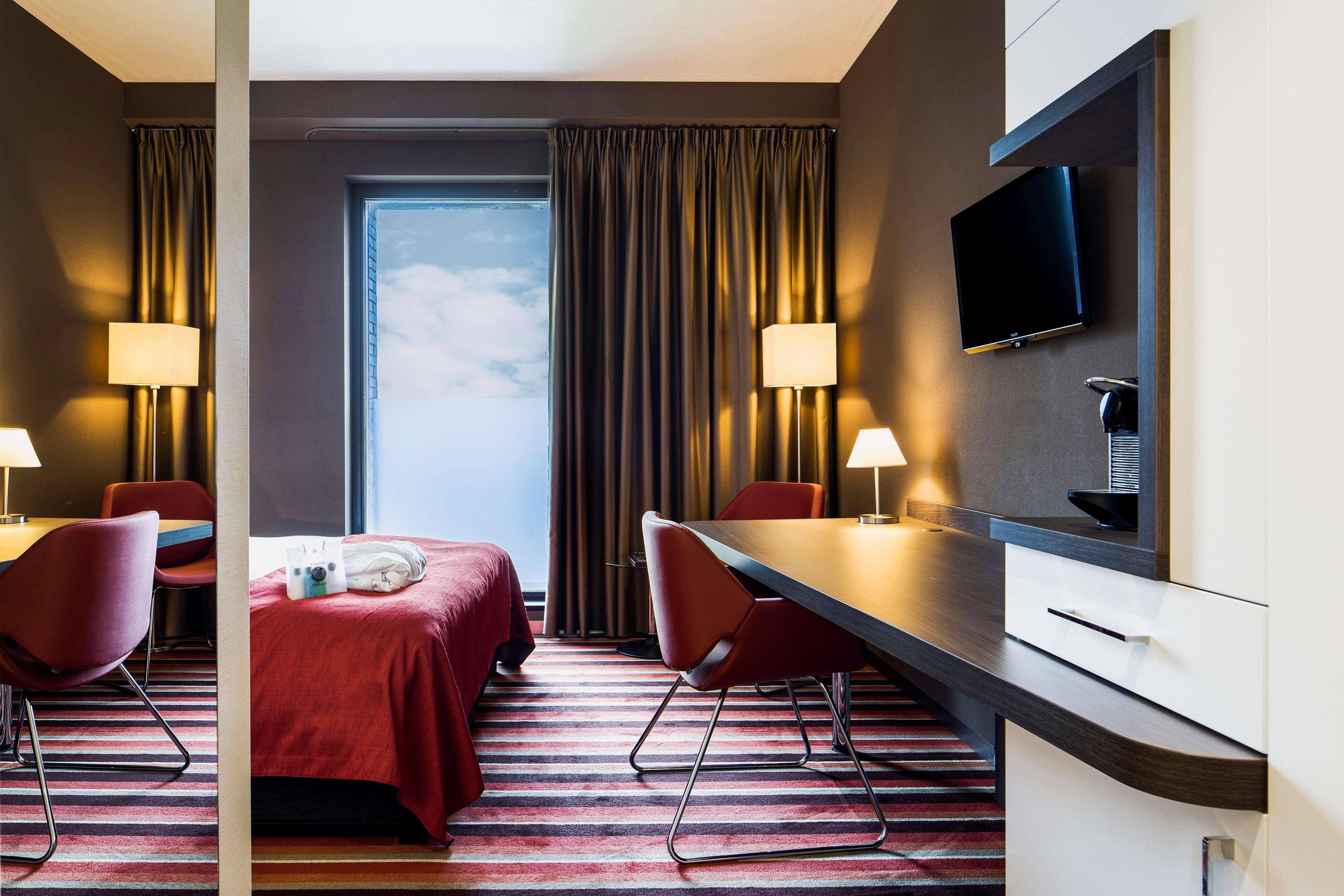 Best Western Plus La Corniche Тулон Екстериор снимка